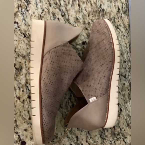 DrScholls be free energy technology 11 medium comfortable slip with back zipper. - Picture 9 of 10